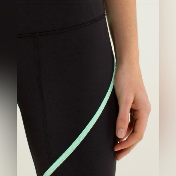 Lululemon Roll Out Crop Leggings in Black and Fresh Teal - Picture 6 of 12